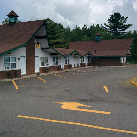 Motel Les Pins Гранби Экстерьер фото