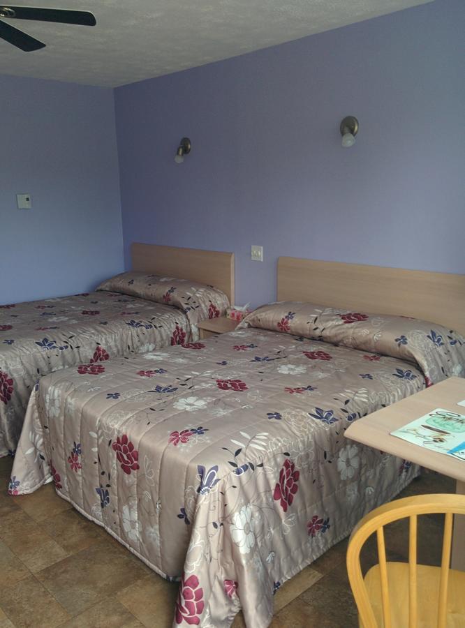 Motel Les Pins Гранби Экстерьер фото