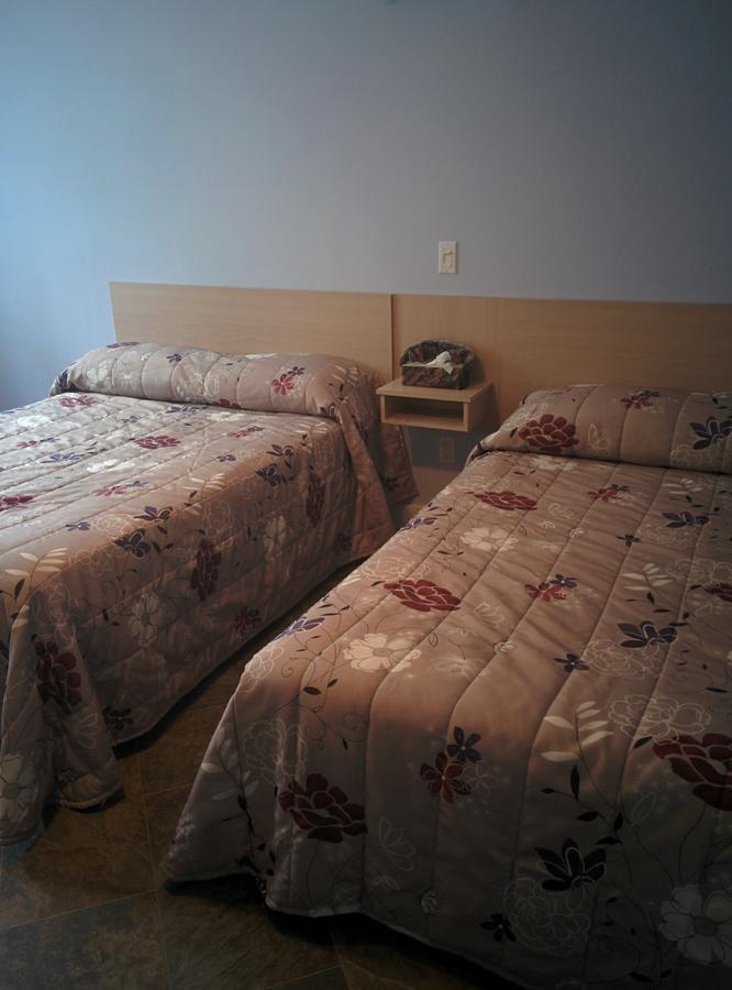 Motel Les Pins Гранби Экстерьер фото