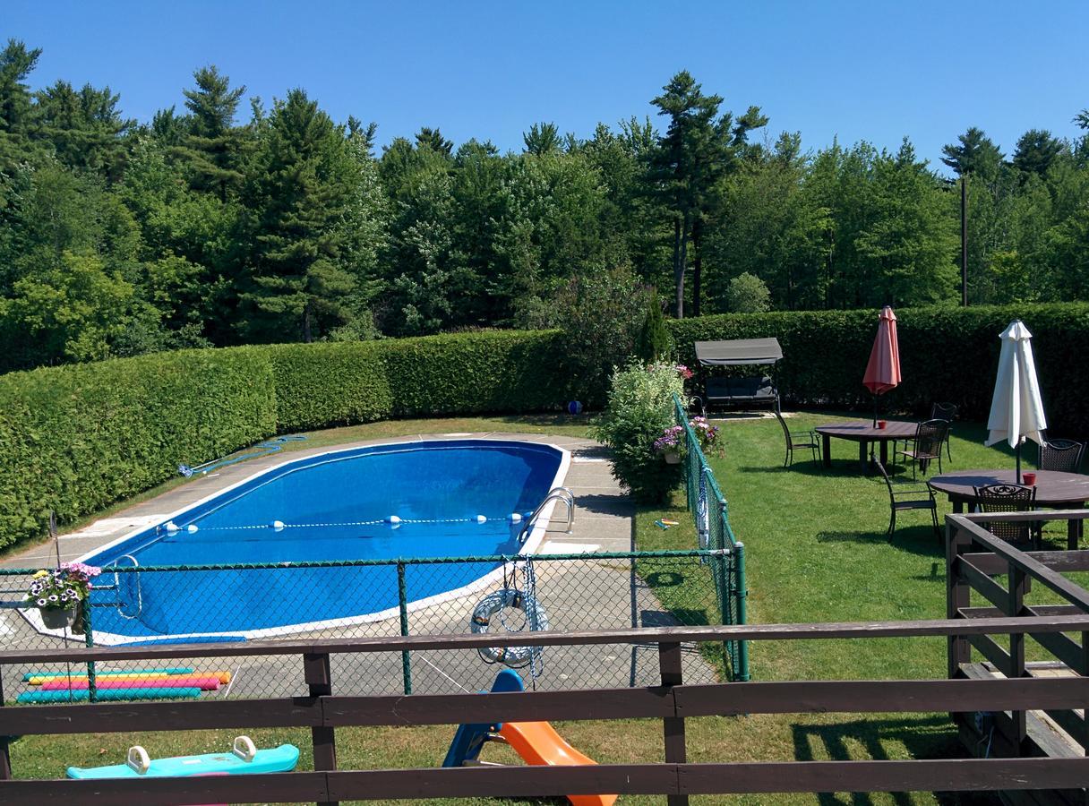 Motel Les Pins Гранби Экстерьер фото