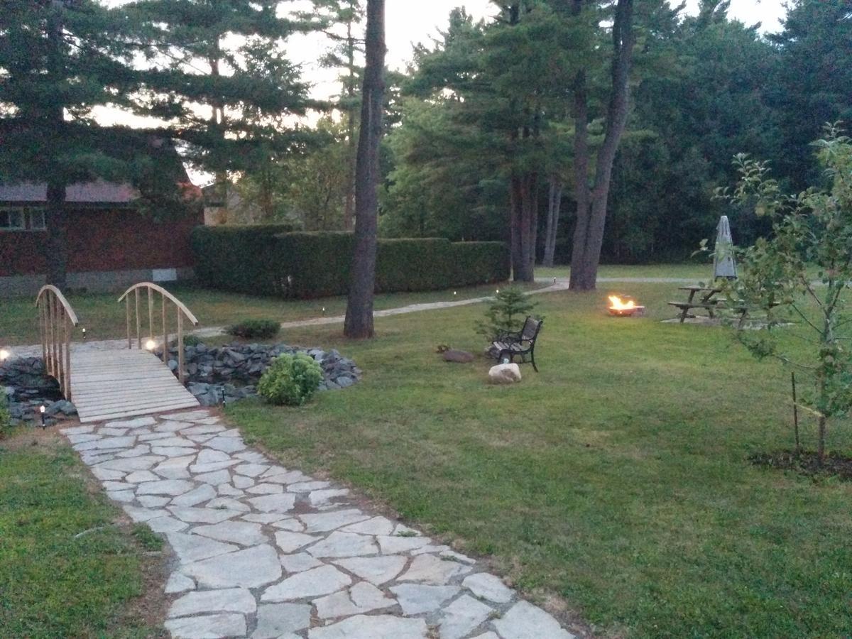 Motel Les Pins Гранби Экстерьер фото