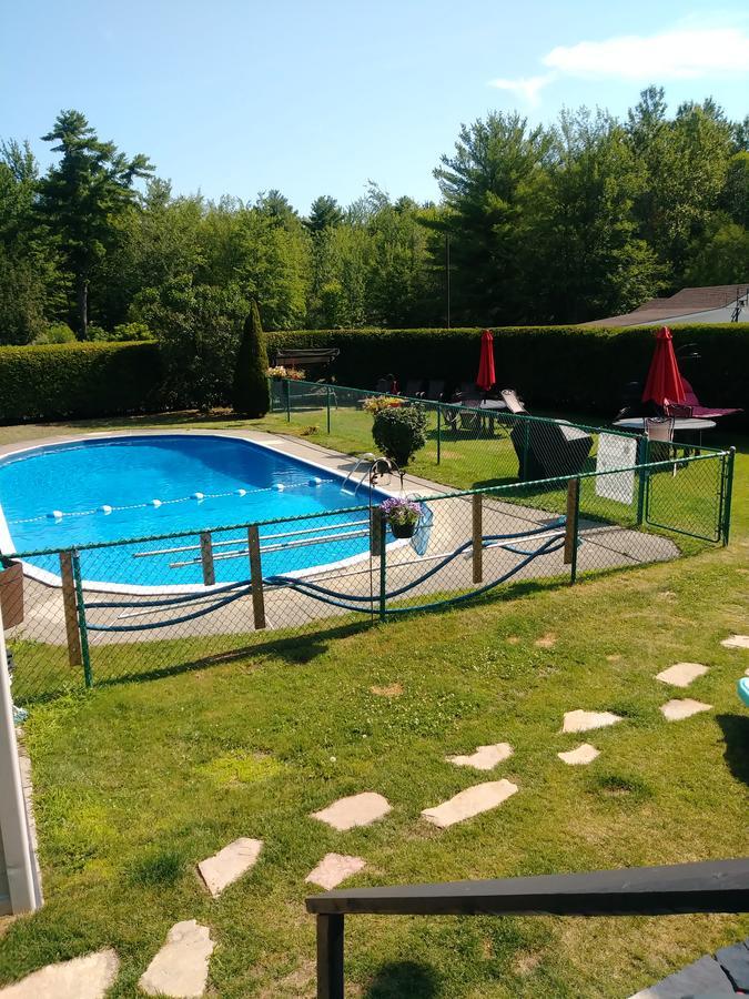 Motel Les Pins Гранби Экстерьер фото